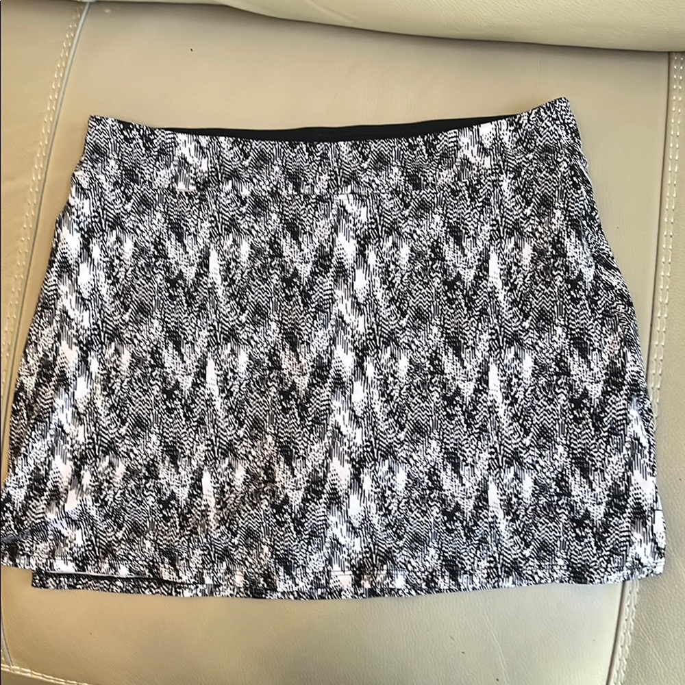 🏖️Tranquility by Colorado Clothing Black and White Hiking Cargo Skort, Size M